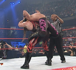 WWE / WWF - Armageddon 2000 - Kane puts a submission hold on Chris Jericho in their last man standing match