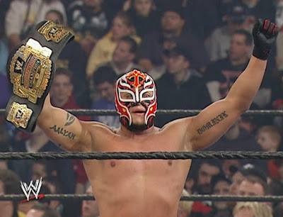 WWE Royal Rumble 2004 Review - Rey Mysterio celebrates his cruiserweight championship victory